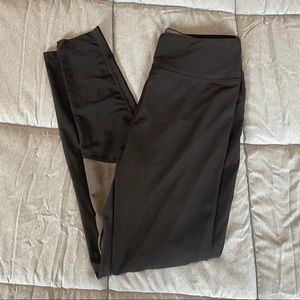 💰 Black leggings w grey stripe